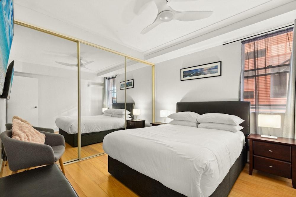 Spacious 2-bed Apartment Near Parramatta CBD - Tap to explore photos