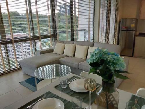 Large High Floor, Best Pool and Great Location - Tap to explore photos
