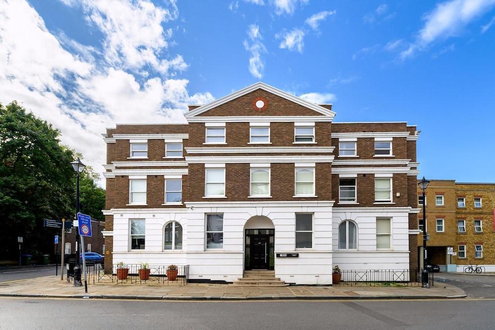 Guestready - Greenwich Park Studios - Tap to explore photos