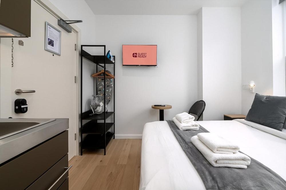 Guestready - Greenwich Park Studios - Tap to explore photos