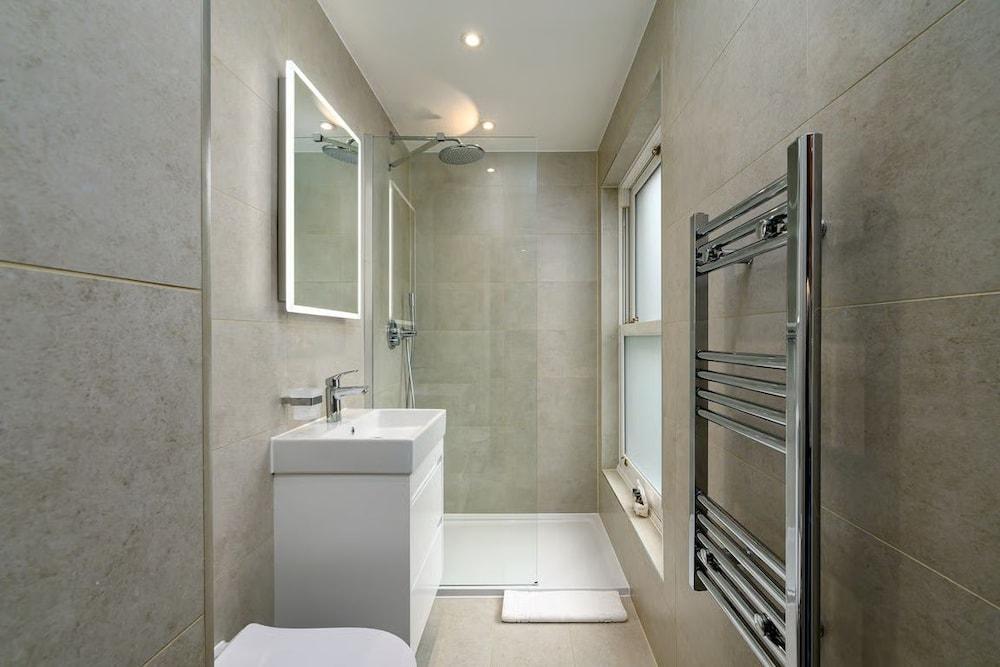 Guestready - Greenwich Park Studios - Tap to explore photos