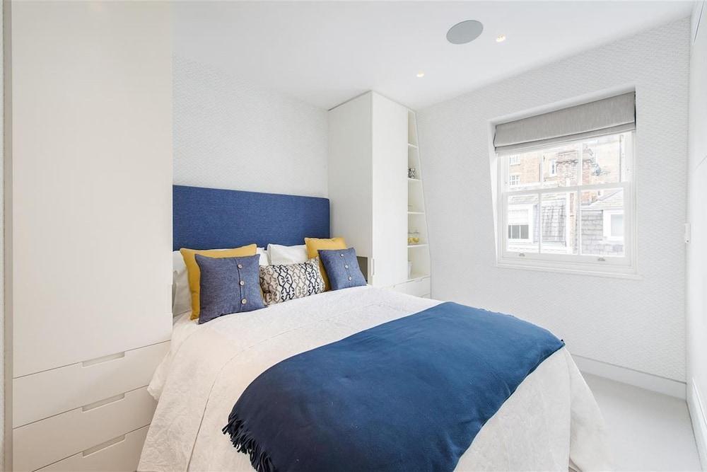 Beautiful 4bed Mews Home--knightsbridge - Tap to explore photos
