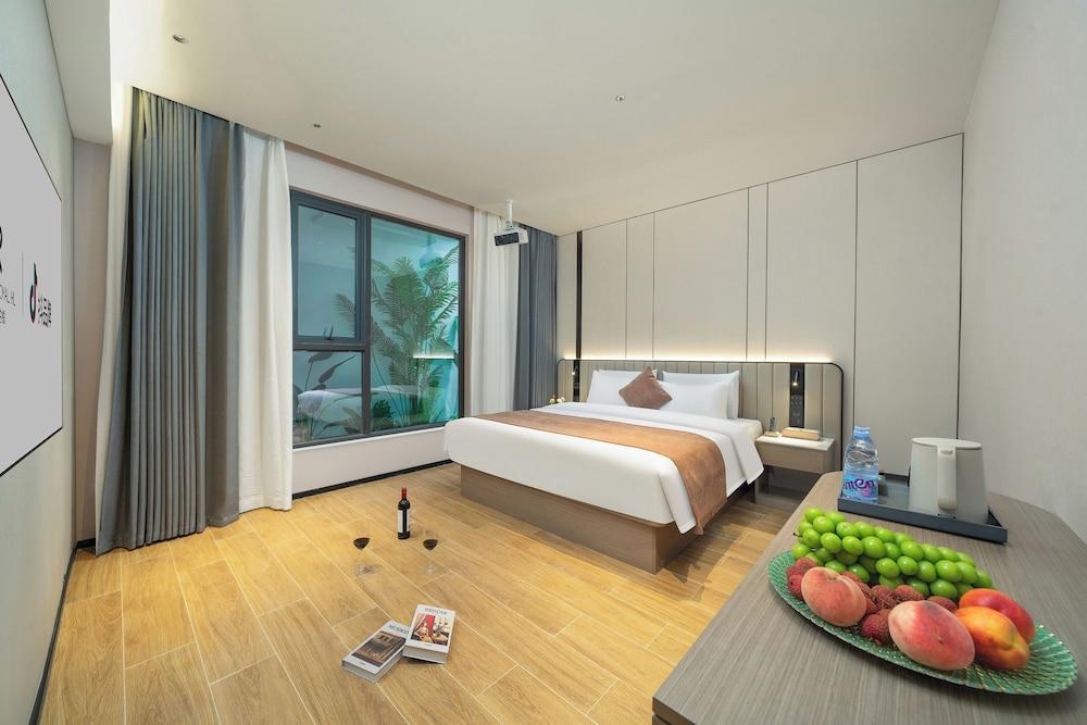 Licheng Platinum Hotel Room Type - Superior Double Room, 1 King Bed, Non Smoking, Housekeeping Licheng Platinum Hotel Room Type - Superior Double Room, 1 King Bed, Non Smoking, Housekeeping
