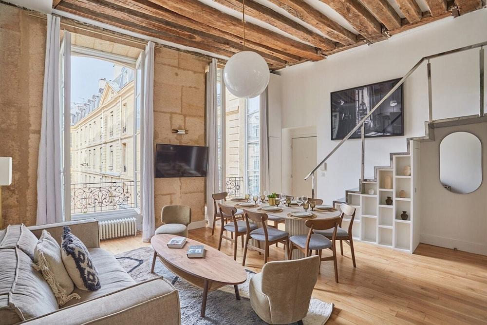 Incredible Apartment Louvre/palais Royal - Tap to explore photos
