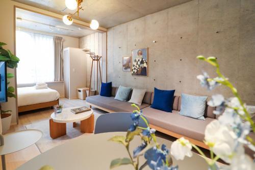 Ken's Place Minami-Azabu - Tap to explore photos