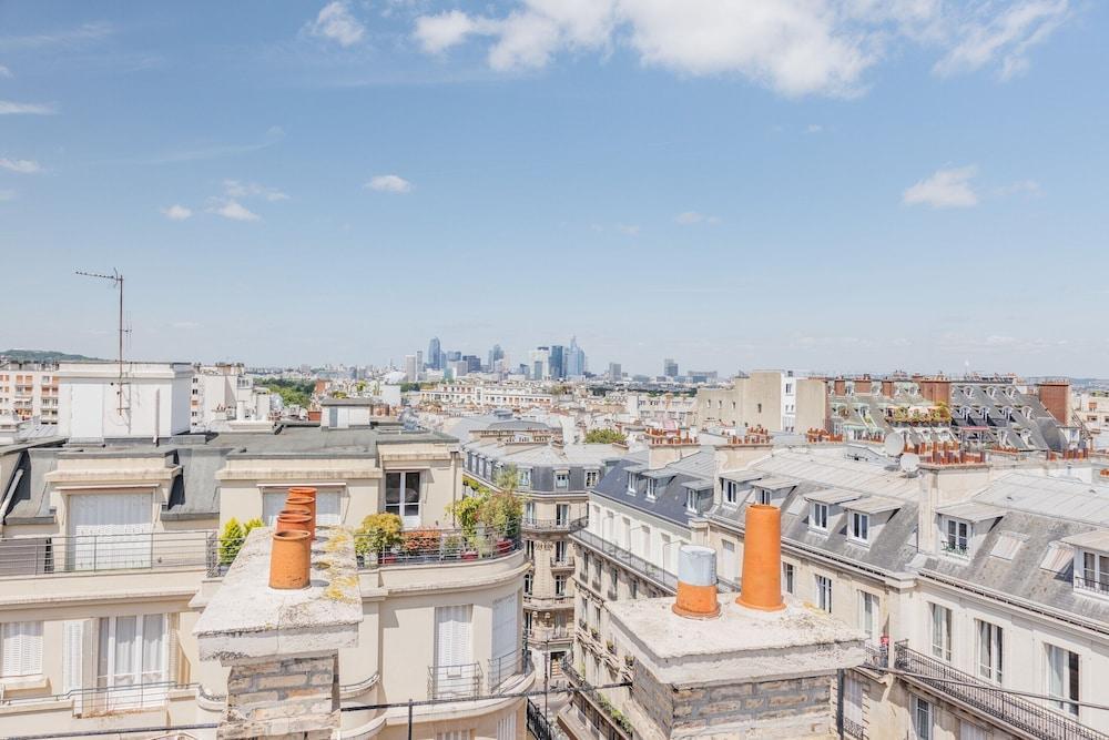 Cozy Studio Renovated Rue Bugeaud - Tap to explore photos