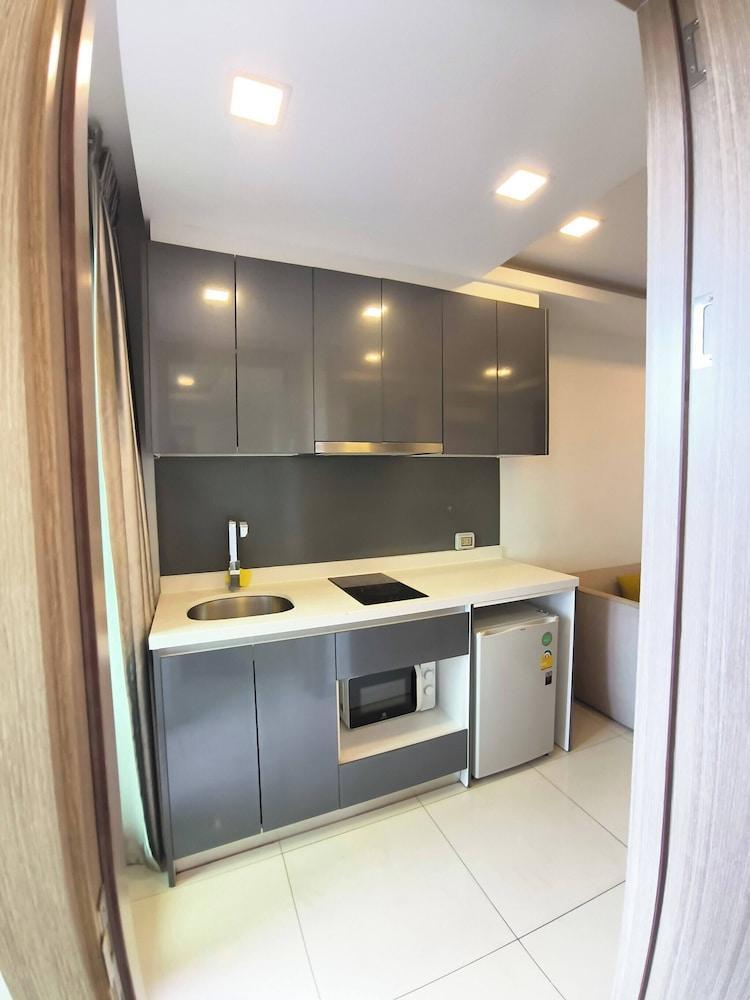 Luxurious Pattaya Apartment With Pool Access Room Type - Apartment, 1 Bedroom, Accessible, Smoking