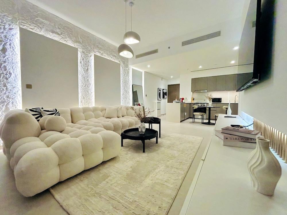 Luxury 1BR 5 star Apt Burj Khalifa View - Tap to explore photos