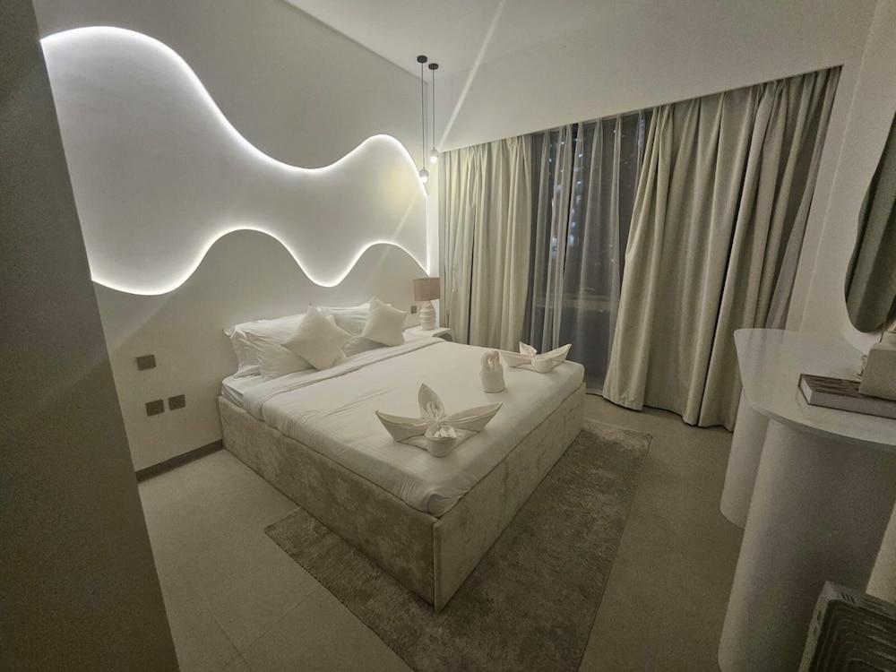 Luxury 1BR 5 star Apt Burj Khalifa View Room Type - Luxury Apartment, Balcony, City View