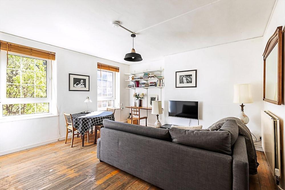 Sich - Warm & Inviting Flat by Liverpool Street - Tap to explore photos