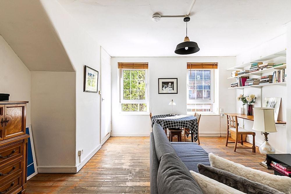 Sich - Warm & Inviting Flat by Liverpool Street - Tap to explore photos