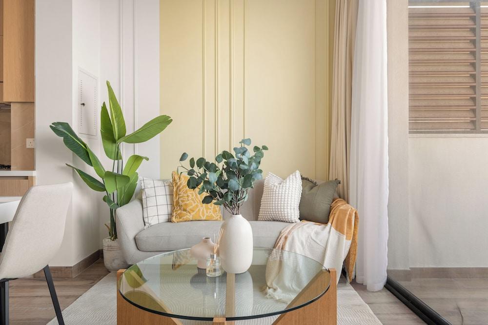 Silkhaus Oakley Square Residence - Tap to explore photos