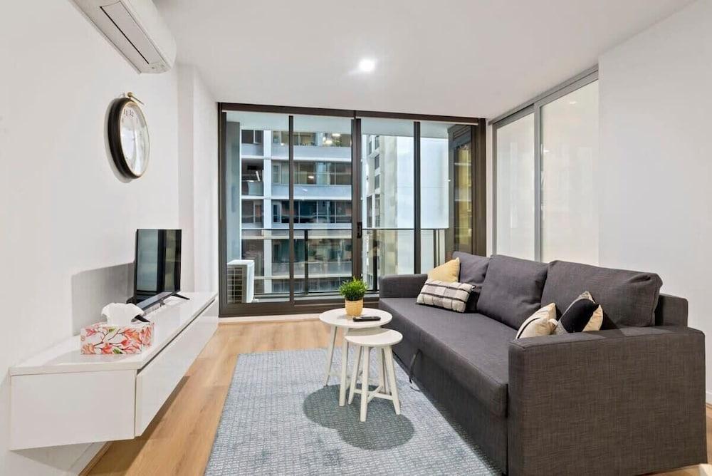 Cozy & Charming 2BR Stay, Free Parking Room Type - Apartment (2 Bedrooms)