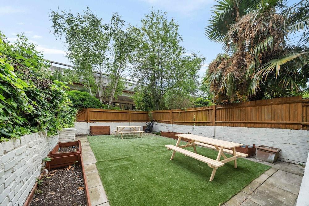 Charming Notting Hill Basement Flat With Garden - Tap to explore photos