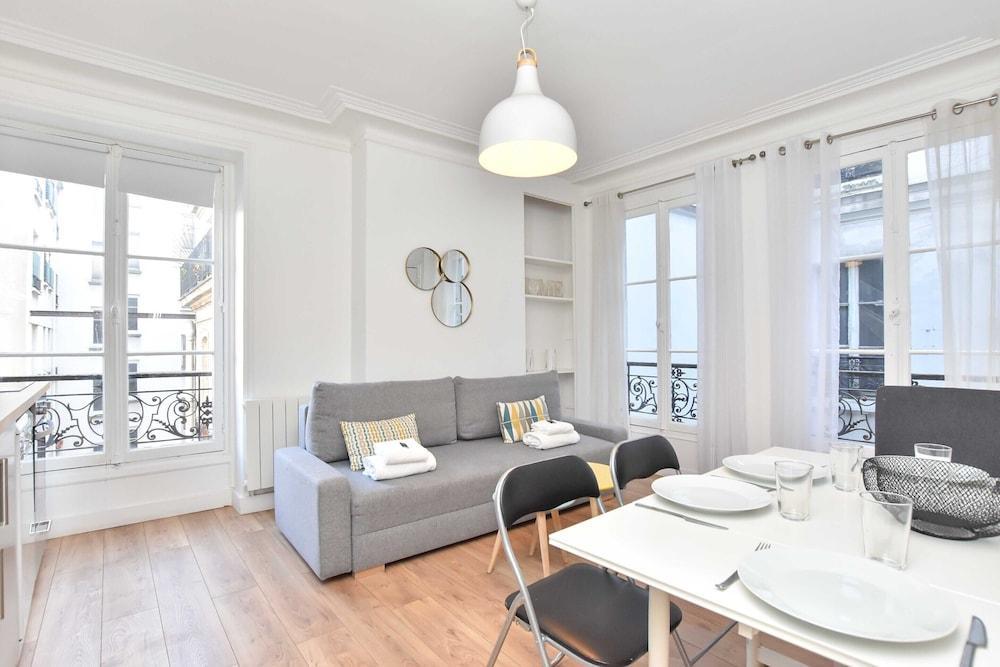 Charming 1br/4p Apartment - Louvre Museum - Tap to explore photos