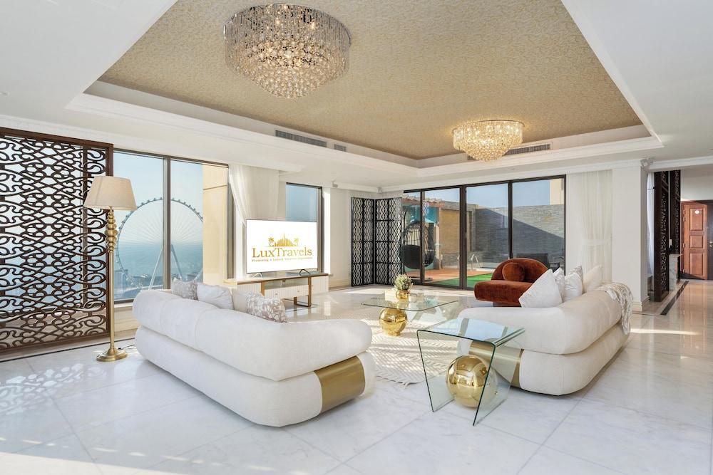 Lux BnB Penthouse JBR Ocean View - Tap to explore photos