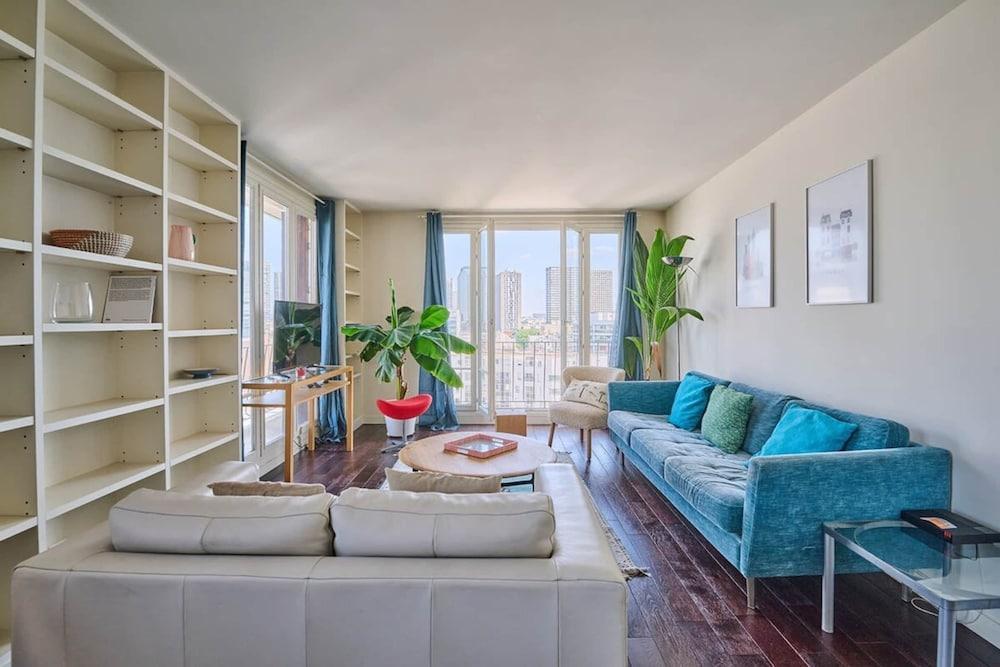 Sublime 2 Bedroom Flat Quai de Seine Eiffel Tower - Tap to explore photos
