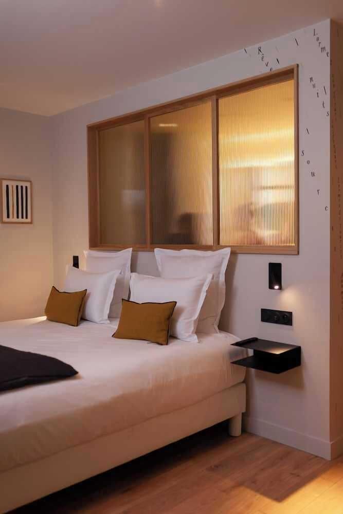 Hôtel Tinah Room Type - Deluxe Double Room, City View (1) Hôtel Tinah Room Type - Deluxe Double Room, City View (1)