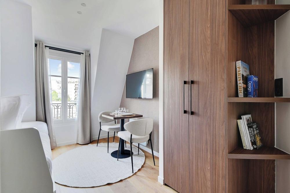 Bright and Modern Studio - 2P - Passy - Tap to explore photos