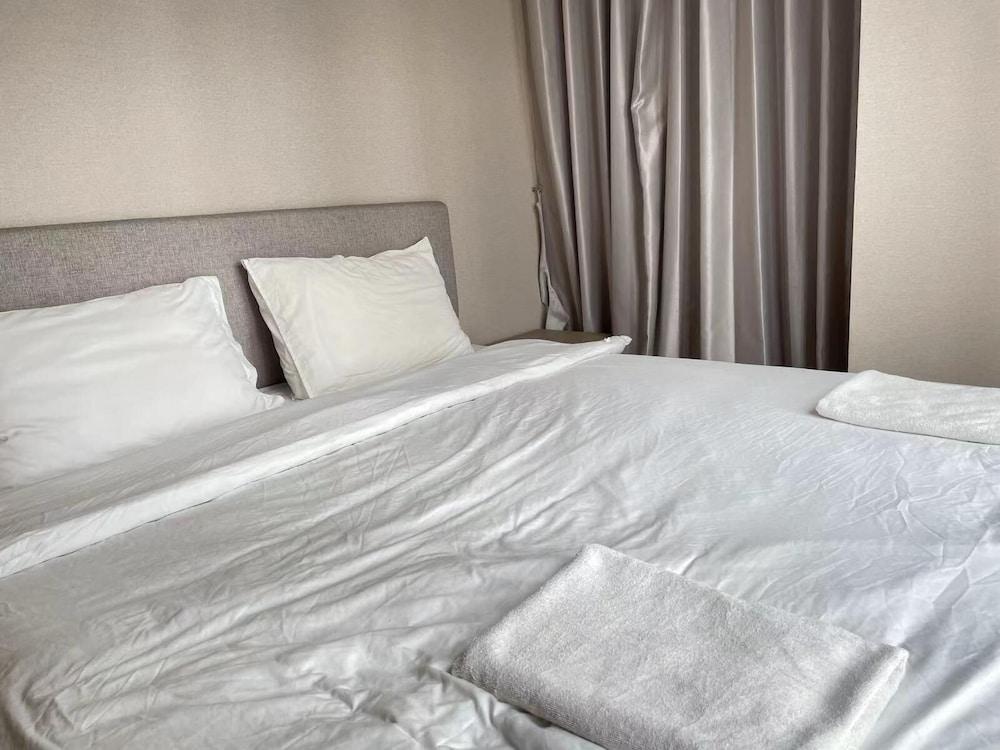 Comfy condo near BTS Asoke Room Type - Classic Apartment, Balcony, City View
