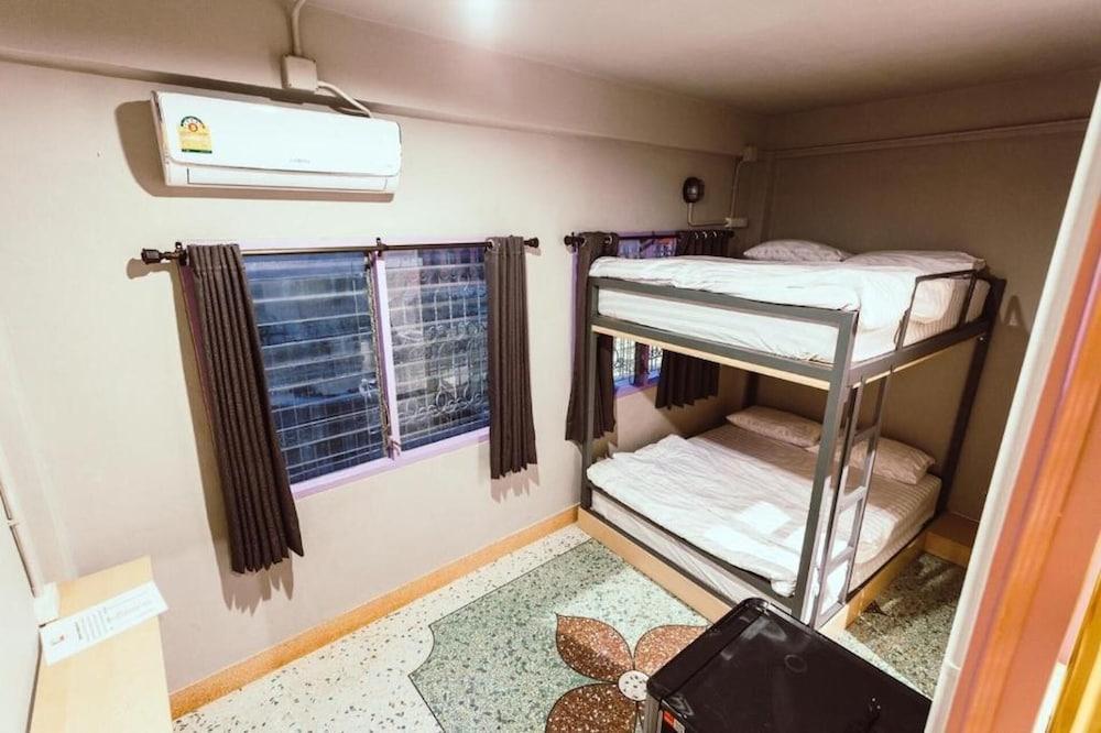 Stash Hostel Room Type - Quadruple Room, 2 Double Beds