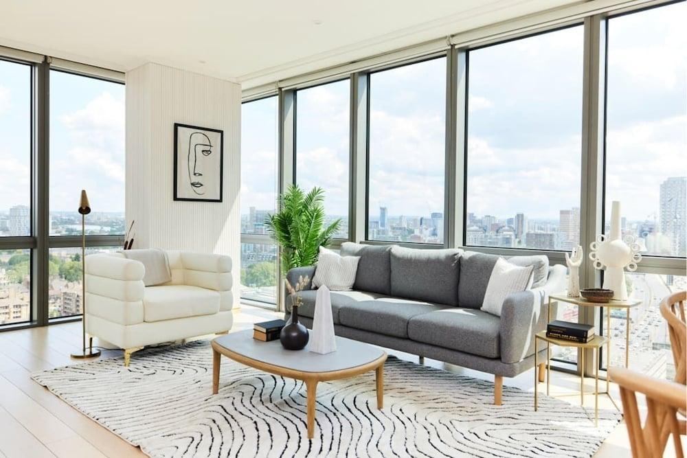 The Canary Wharf Place - Stunning 2bdr Flat - Tap to explore photos