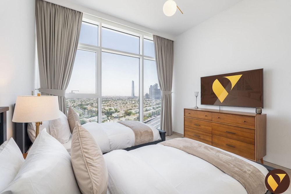 Vogue | Banyan Tree Hillside JLT near Marina | JBR Room Type - Luxury Apartment, City View
