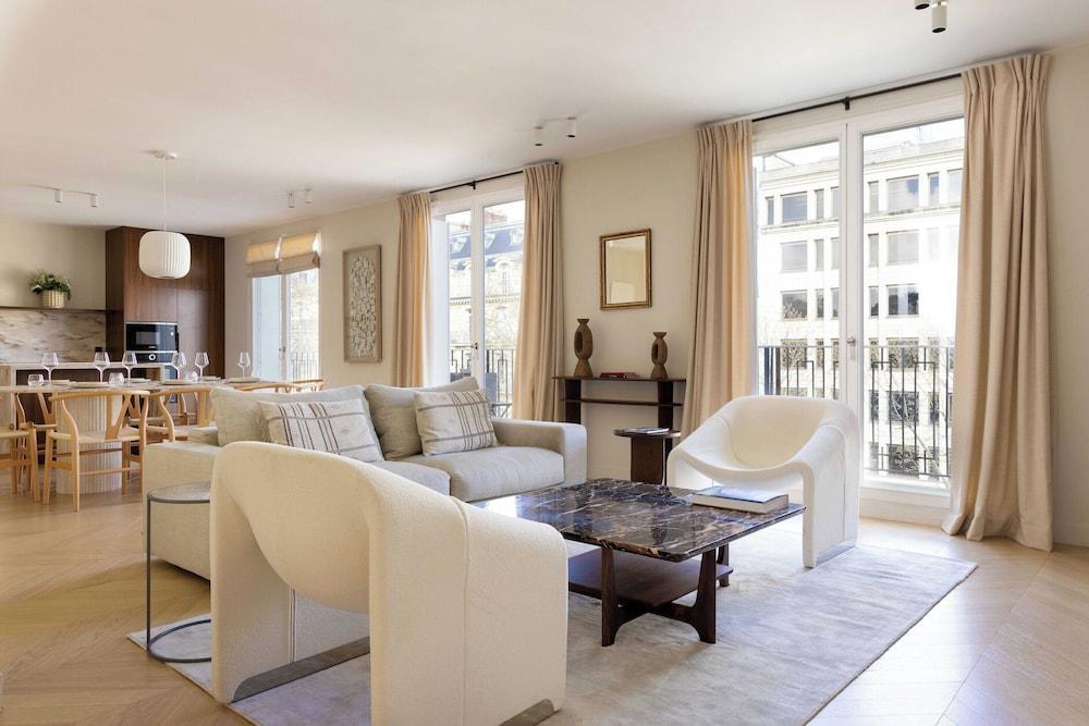 Admirable & Spacious Flat - Eiffel Tower - Tap to explore photos