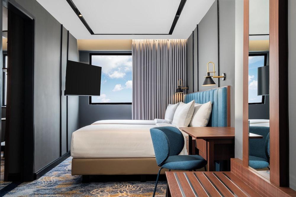 Mercure Jakarta Grogol Room Type - Family Room, Multiple Beds
