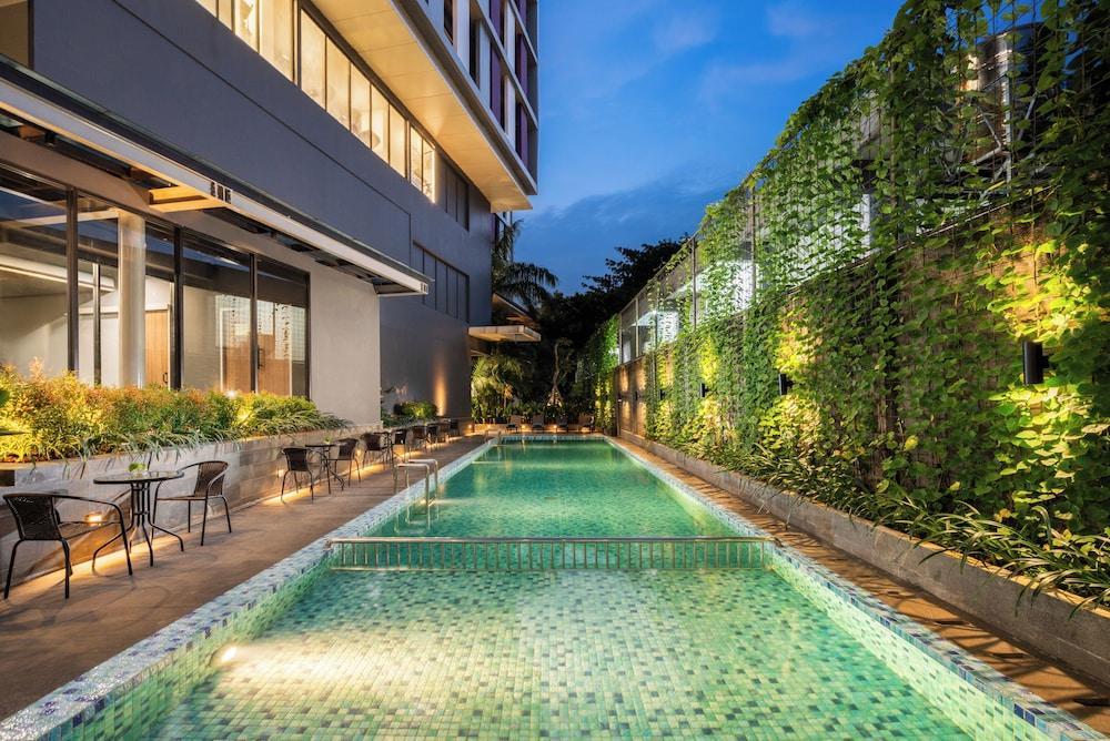 Mercure Jakarta Grogol - Tap to explore photos