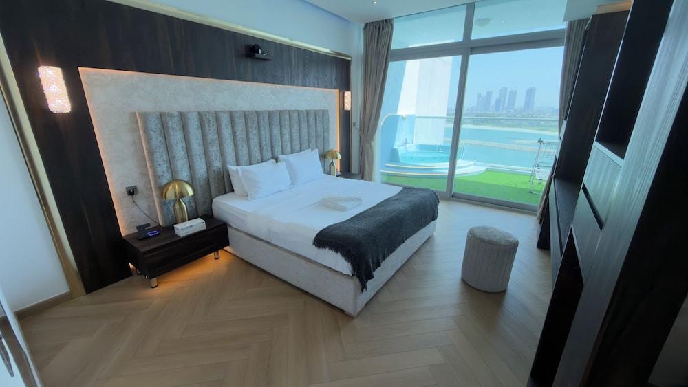 Highend Azure Stay In Palm Jumeirah - Tap to explore photos