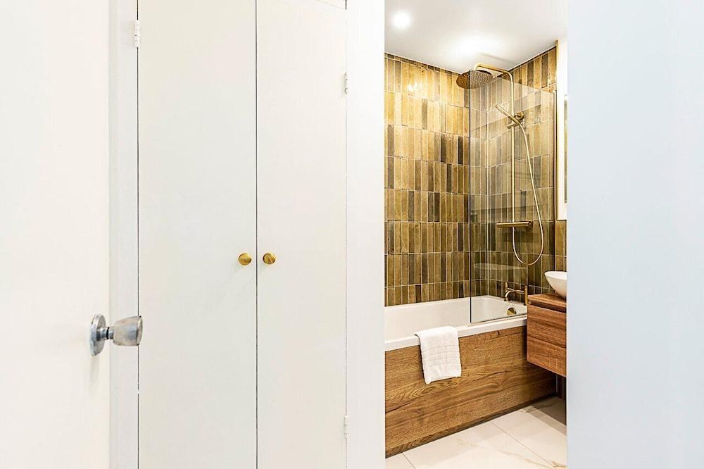 Elegant Knightsbridge Flat Near Harrods - Tap to explore photos