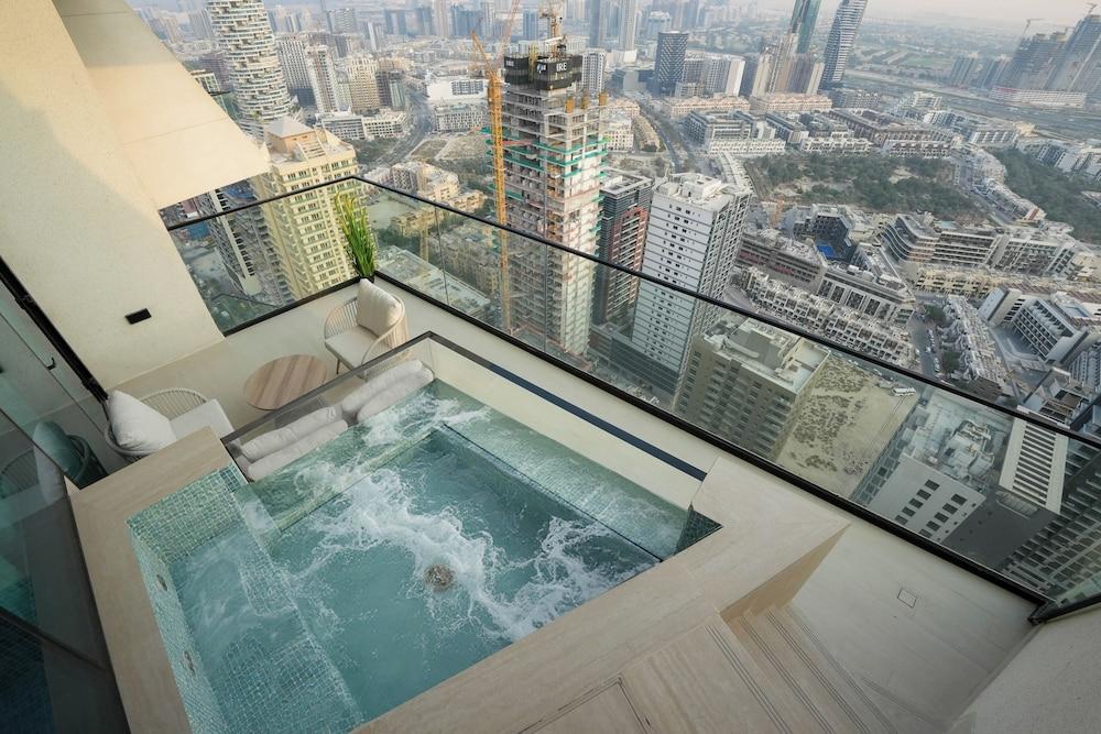 Luxury City Escape - Private Pool - Tap to explore photos