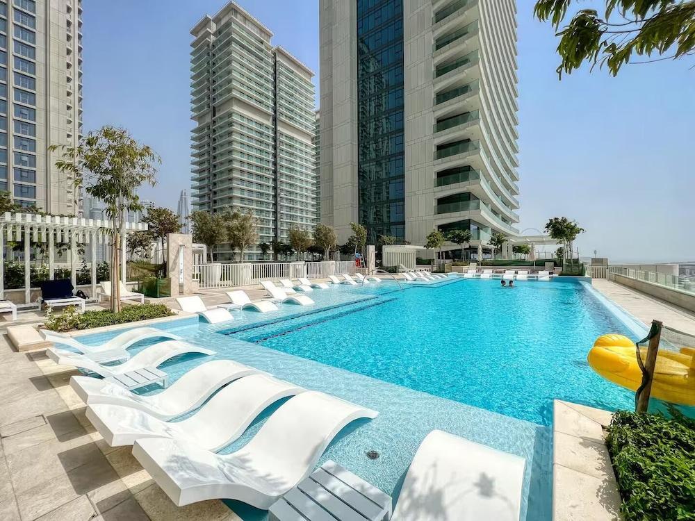 Beach Vista Residences - Dubai Harbour - Tap to explore photos