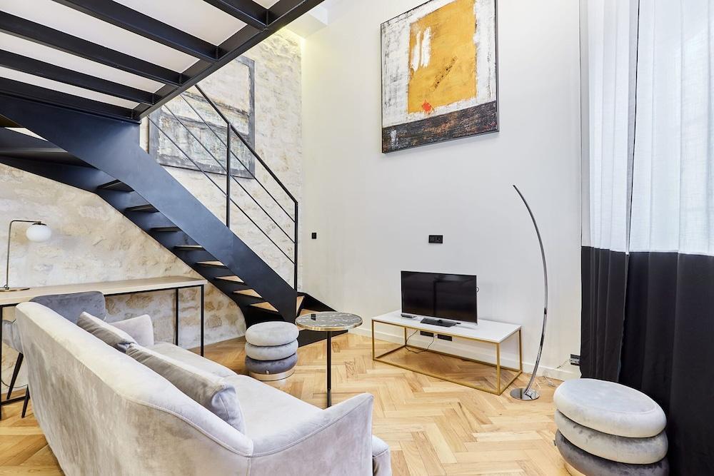 Charming Duplex Loft - Paris City Center - Tap to explore photos