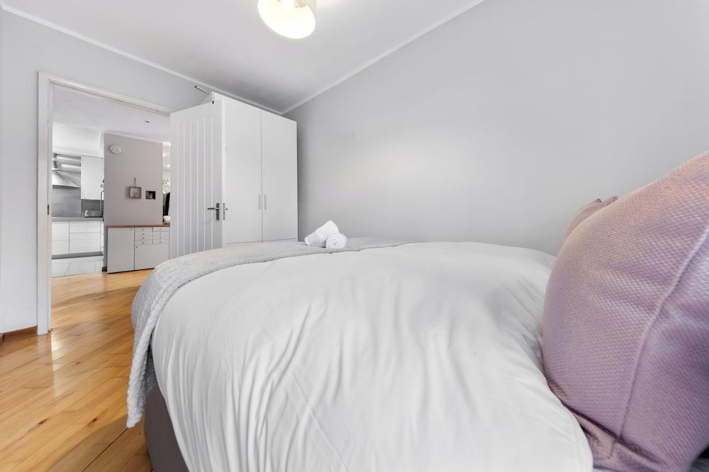 Luxe Stays Putney & Stamford - Tap to explore photos