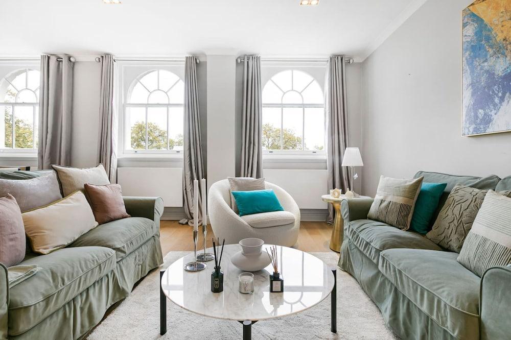 Knightsbridge 2-bed Hyde Park Views Elevator