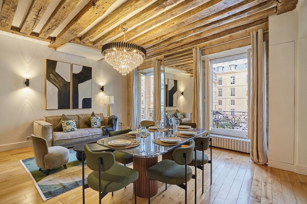 Sumptuous Apartment Louvre/palais Royal - Tap to explore photos