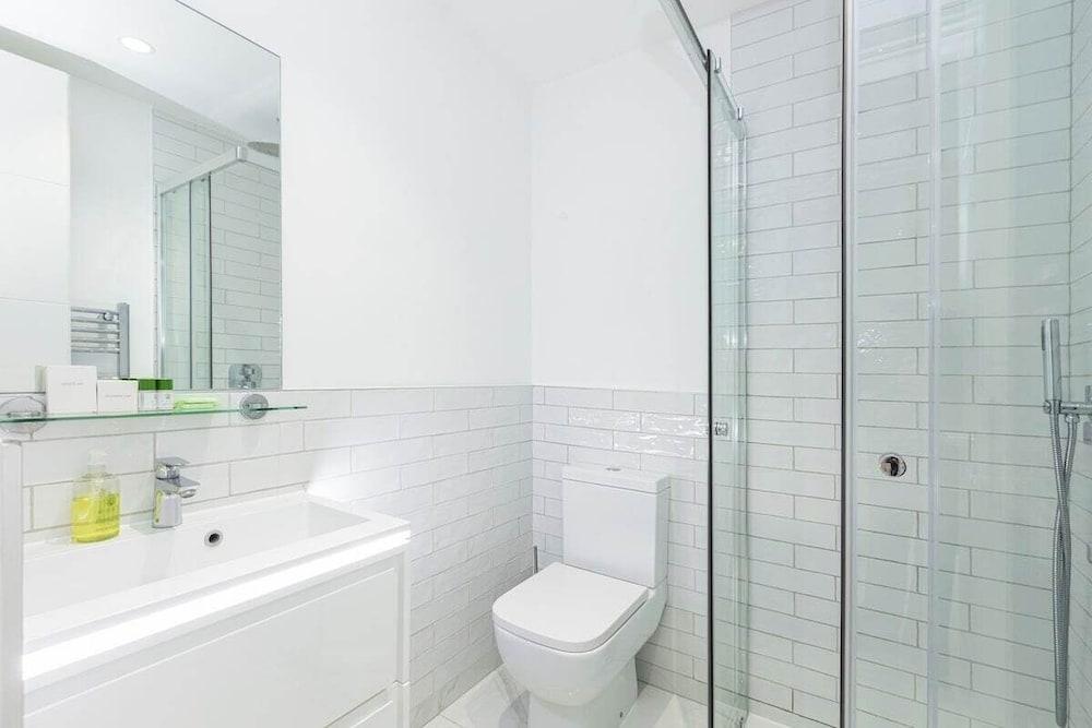 Stylish Studio Retreat in Trendy Marylebone - Tap to explore photos