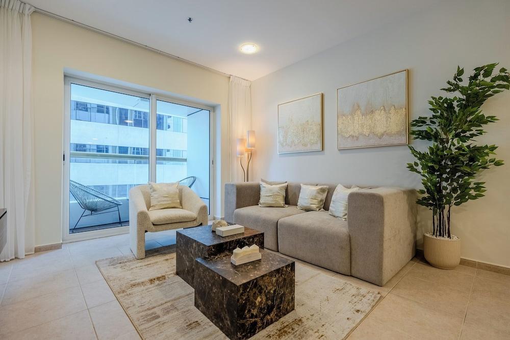 Elite Residences - Dubai Marina - Tap to explore photos