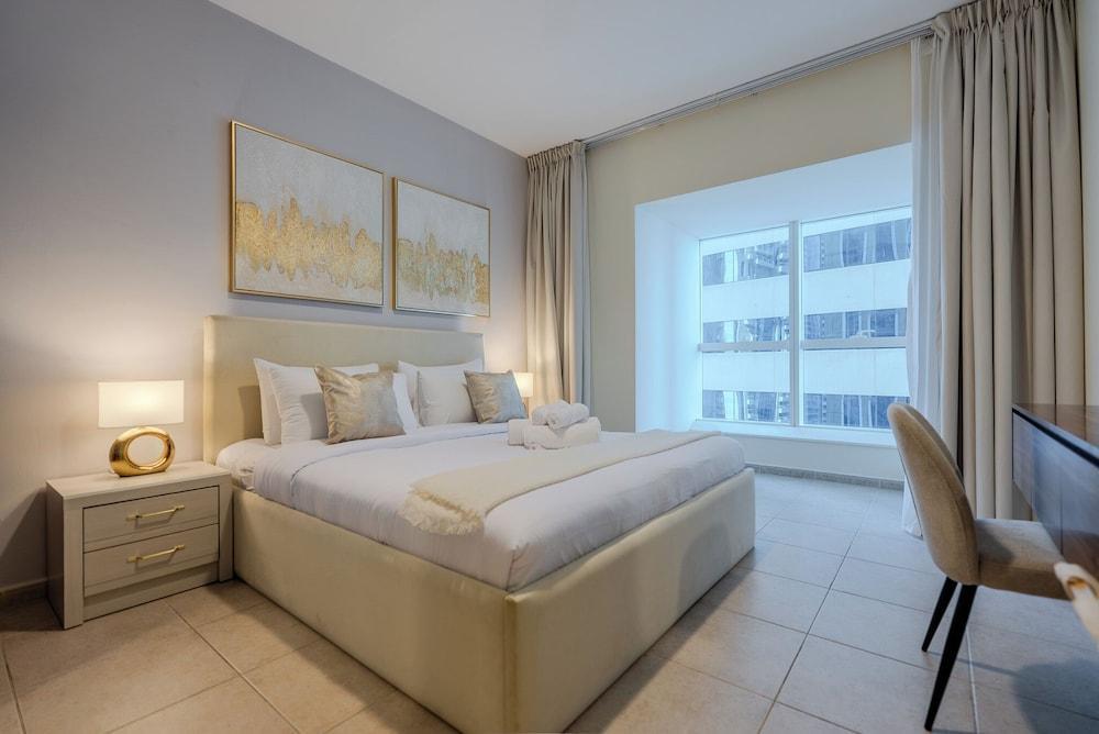 Elite Residences - Dubai Marina Room Type - Deluxe Apartment, Balcony, City View