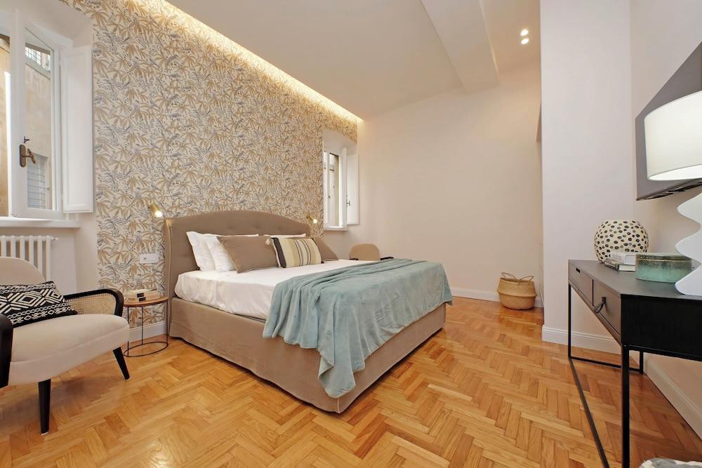 YCH-Luxury home near Piazza Venezia - Tap to explore photos