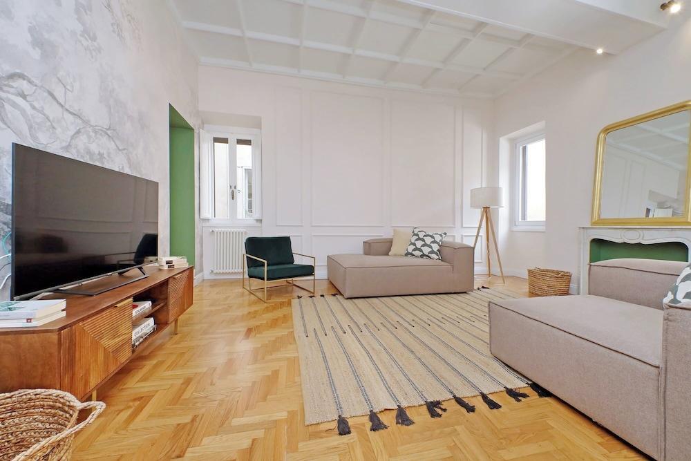 YCH-Luxury home near Piazza Venezia - Tap to explore photos