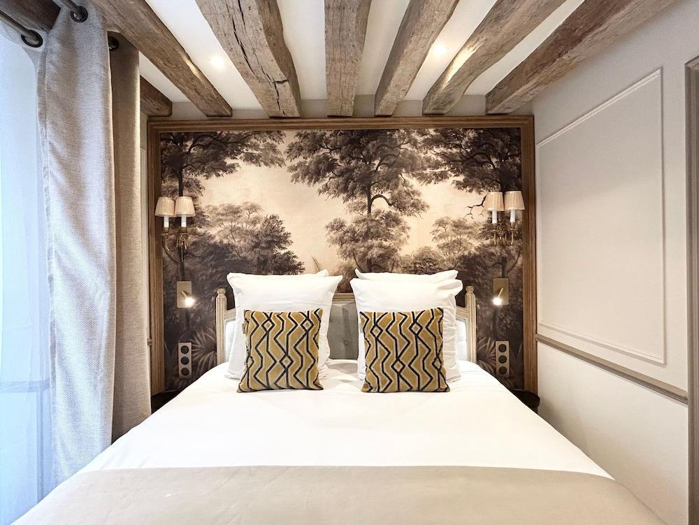 Merveil Luxury Suite - Eiffel Bourgogne - Tap to explore photos