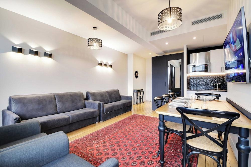 Modern Apartment Near Palais Garnier - Tap to explore photos