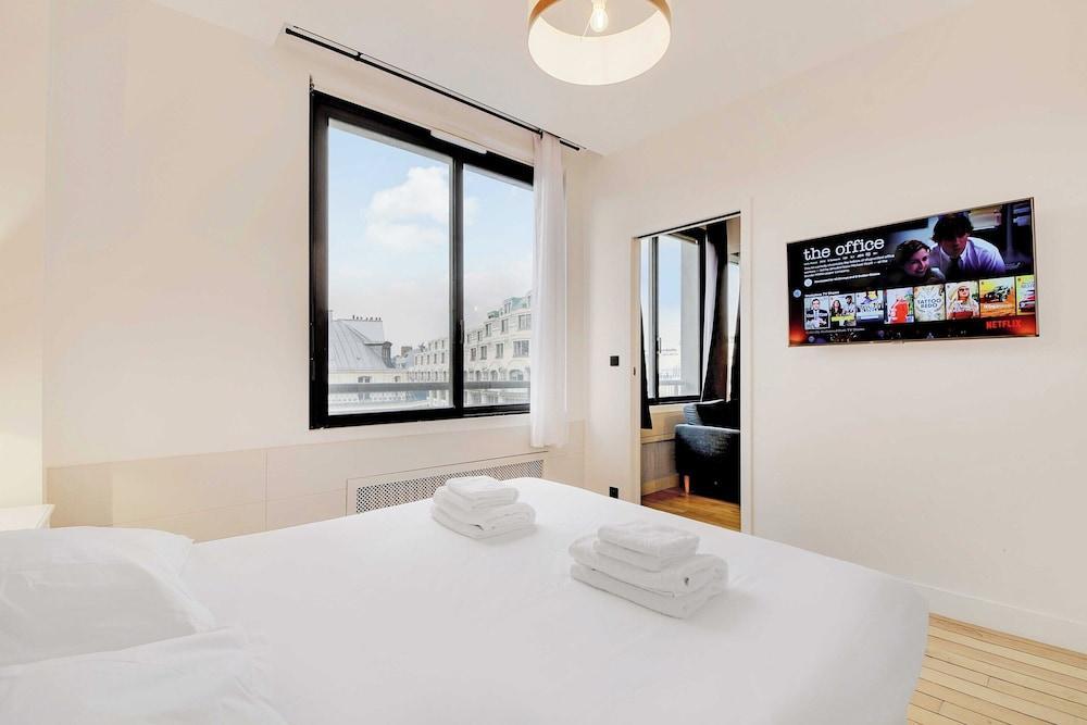 Modern Apartment Near Palais Garnier - Tap to explore photos