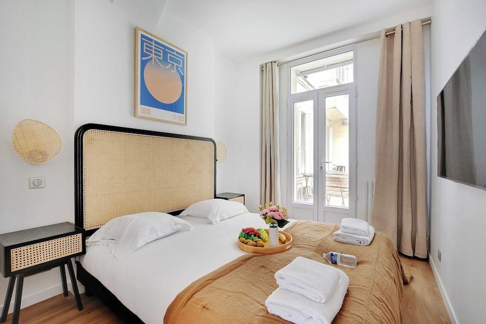 Spacious Apartment With 2 Rooms - Tap to explore photos