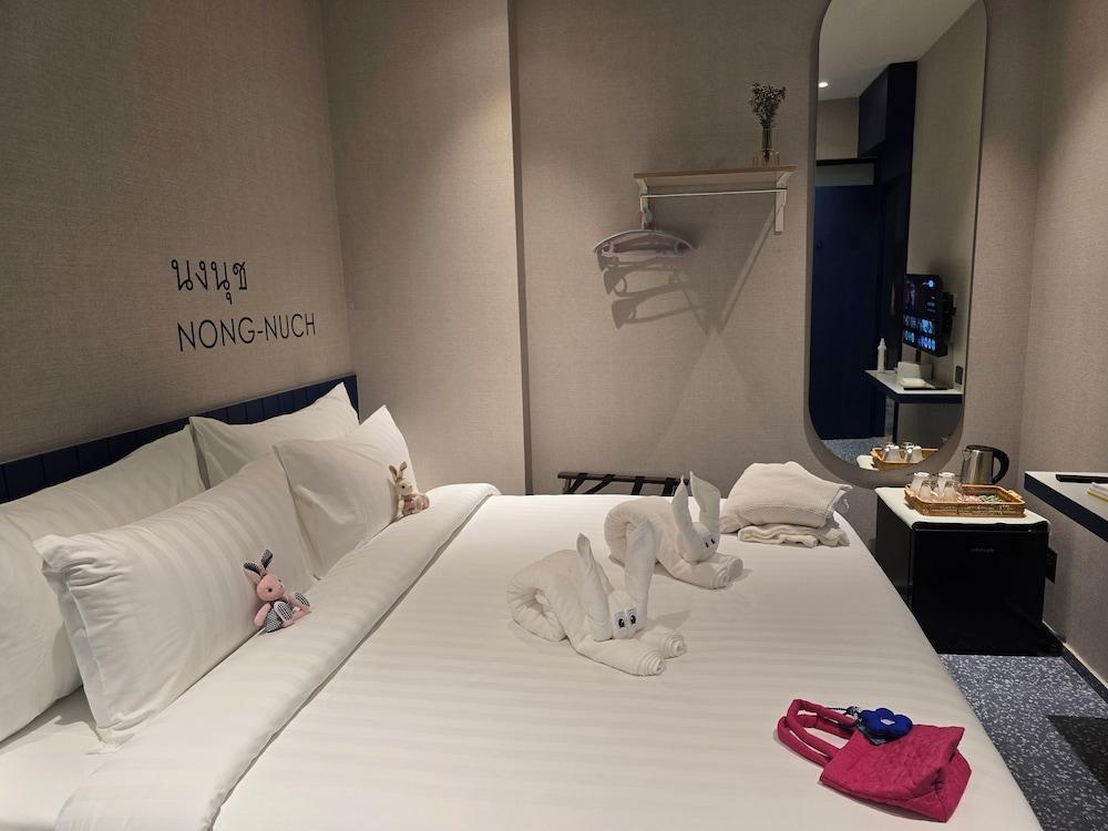 ARNI HER Ladies Hotel Room Type - Standard Double Room, Women only