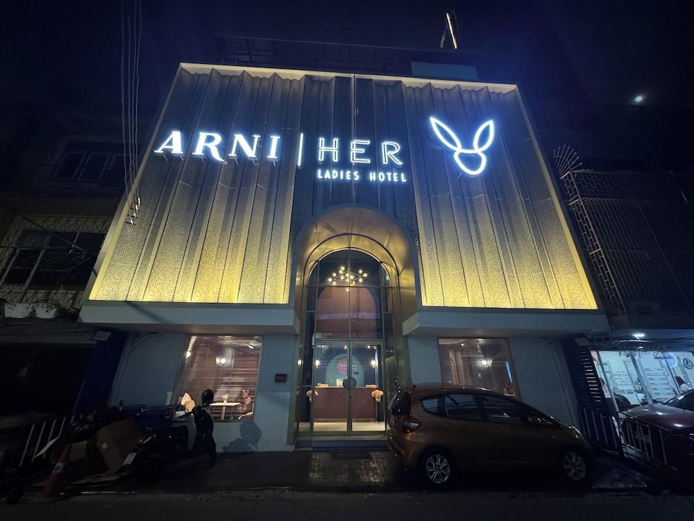ARNI HER Ladies Hotel - Tap to explore photos