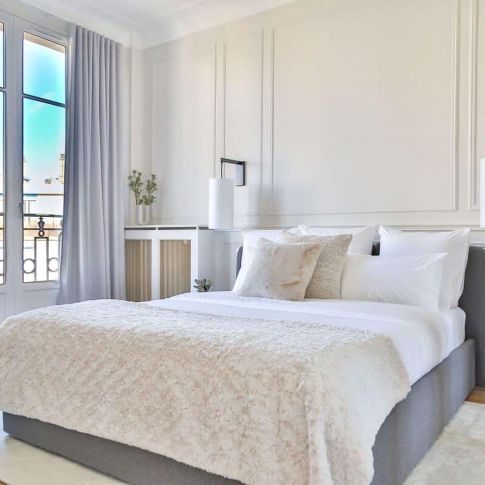 Design Passy Terrace 2 Bedroom Apt With Balcony in Paris - Tap to explore photos